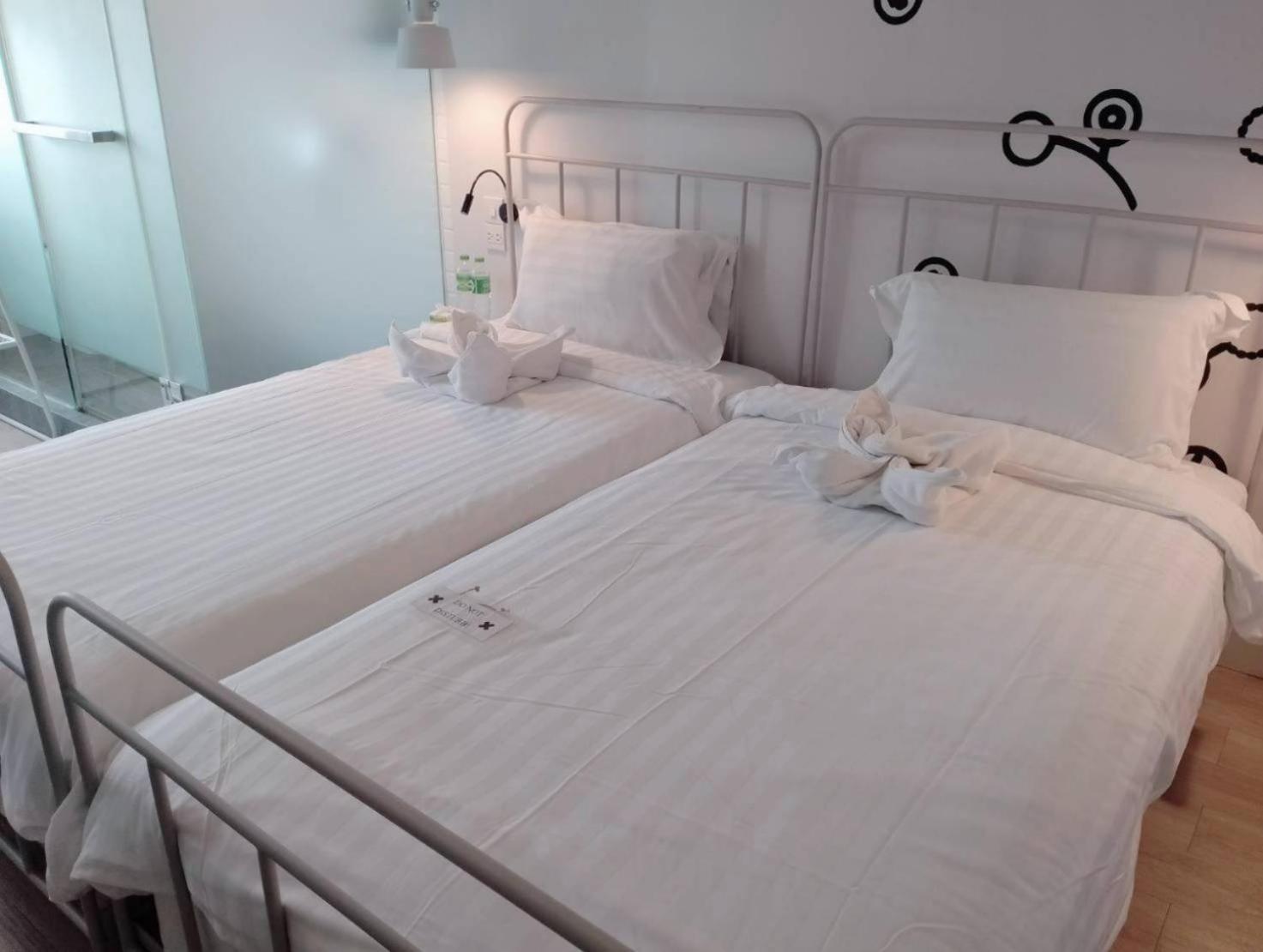 Bedspread Hostel (Adults Only) กรุงเทพมหานคร ภายนอก รูปภาพ