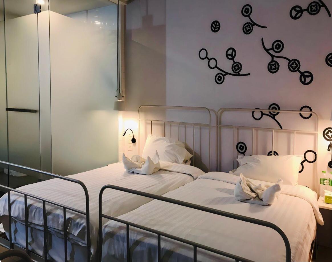 Bedspread Hostel (Adults Only) กรุงเทพมหานคร ภายนอก รูปภาพ