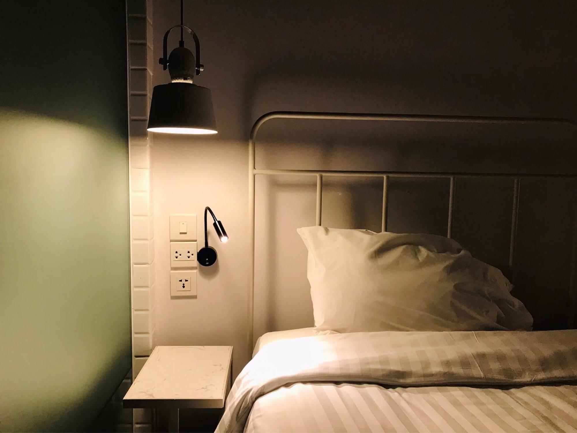 Bedspread Hostel (Adults Only) กรุงเทพมหานคร ภายนอก รูปภาพ